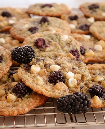 BLACKBERRY OATMEAL COOKIES