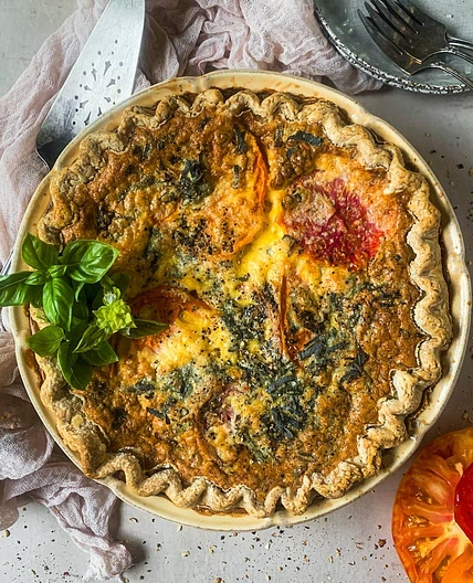 Tomato quiche with balsamic caramelized onions