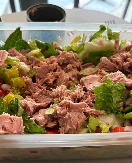Simple Tuna & Garden Salad (serves 1)