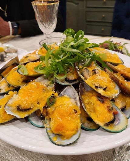 Cheesy Baked Mussels