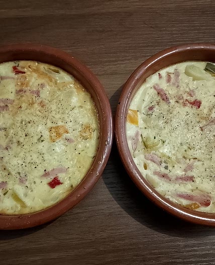 Quiche sans pâte au poireaux, poivrons et bacon