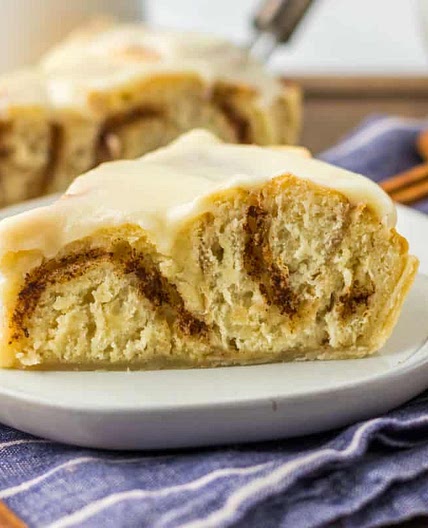 Cinnamon Roll Pie