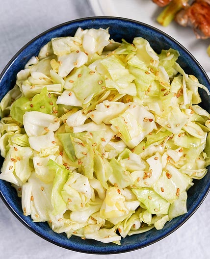 Japanese cabbage salad, yamitsuki cabbage