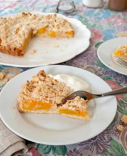 Apricot Tart Recipe with Streusel - Oma's Aprikosen-Streusel-Tarte