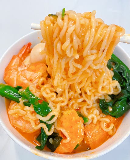 Korean Shrimp Ramyeon (Mildly Spicy)