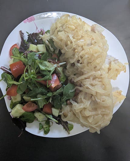 MERLUZZO ON SAOR CON INSALATA