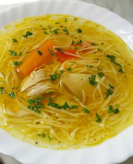 Chicken soup with fine pasta thyme - best for flavour