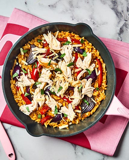 One Pot Pulled Chicken, Red Pepper & Pesto Orzo