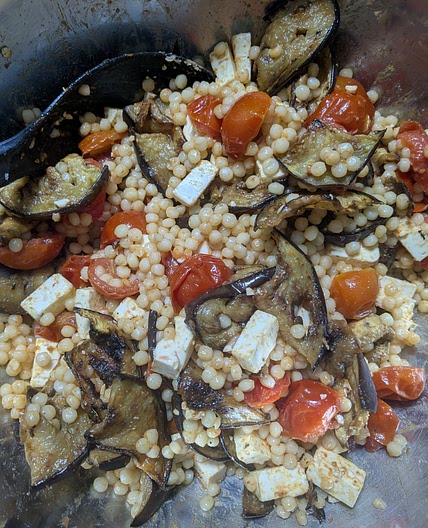 BOWL DI COUSCOUS, MELANZANE E FETA