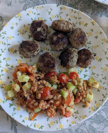 KOFTA DI MANZO E MAIALE CON FARRO E POMODORINI