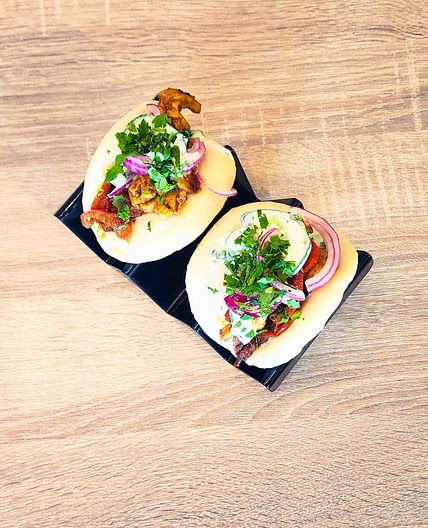 Bao buns fusion au poulet au curry & fines herbes