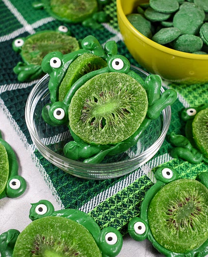 Chocolate Frogs with Kiwi