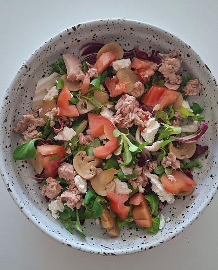 Salad - Tuna, Tomatoes, Feta and Marinated Mushrooms