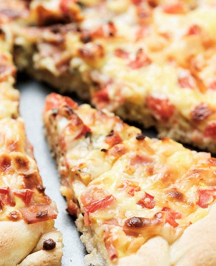 Easy Breakfast Ham and Cheese Pizza
