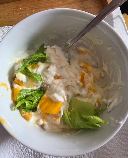 Greek yogurt, Mango and lettuce salad