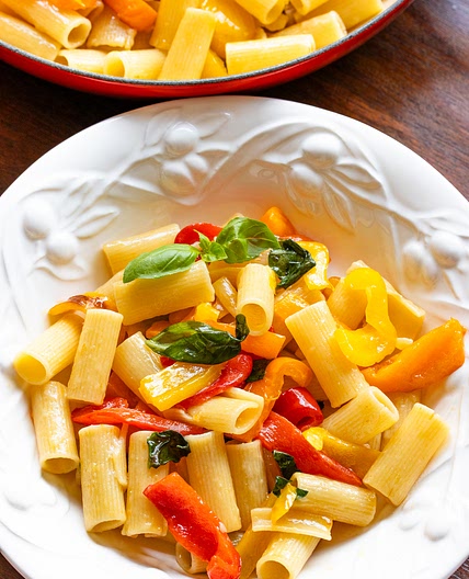 Roasted Bell Pepper Sauce With Garlic, Basil, and Pasta