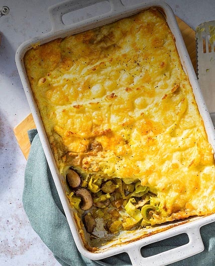 zapiekanka ziemniaczana z porem i pieczarkami 