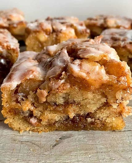Cinnamon Apple Cake