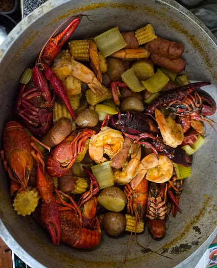 Creamy mini seafood boil.
