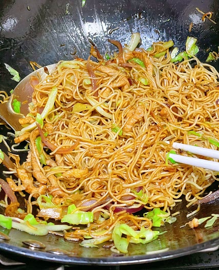 Cabbage & Thinly Sliced Pork Chow Mein Recipe