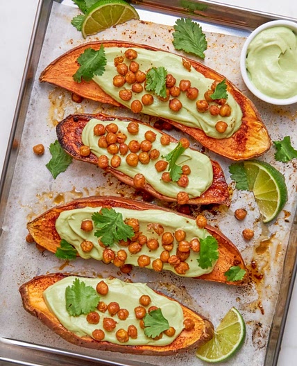 Patate douce rôtie & sauce à l'avocat