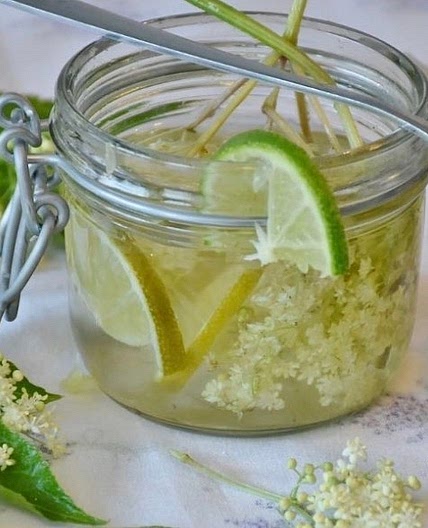 Vlierbloesemlimonadesiroop