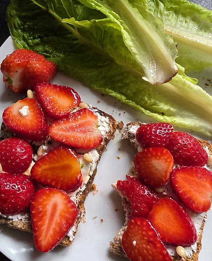 Sandwich with Strawberry and Goat Cheese