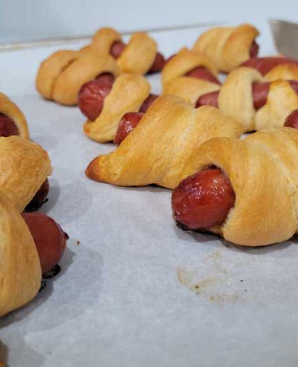 Easy Pigs in a Blanket (2 Ingredients)