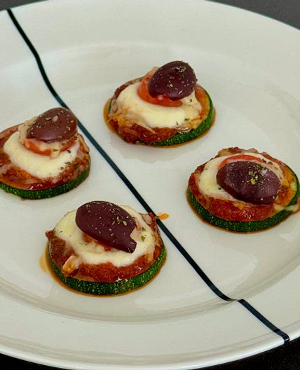 Mini zucchini pizzas