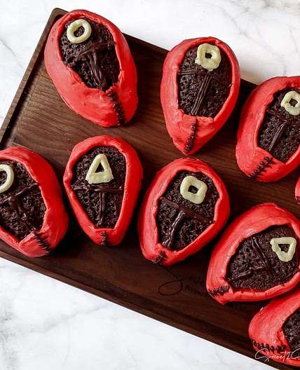 'Squid Game' Pink Soldier Mini Cakes (No Fondant)