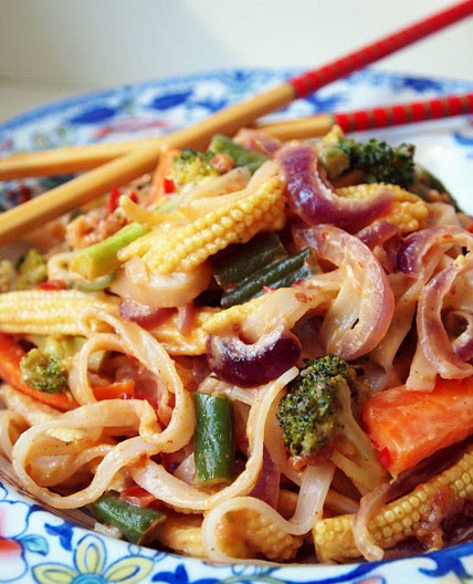 YUMMY SPICY VEGGIES AND RICE NOODLES
