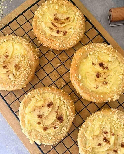 Apple Custard Crumble Buns with Cinnamon Streusel