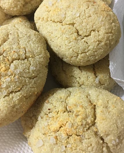 Pãozinho salgado de farinha de mandioca (sem glúten/lactose)