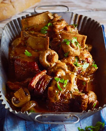 Slow cooker beef rib bourguignon