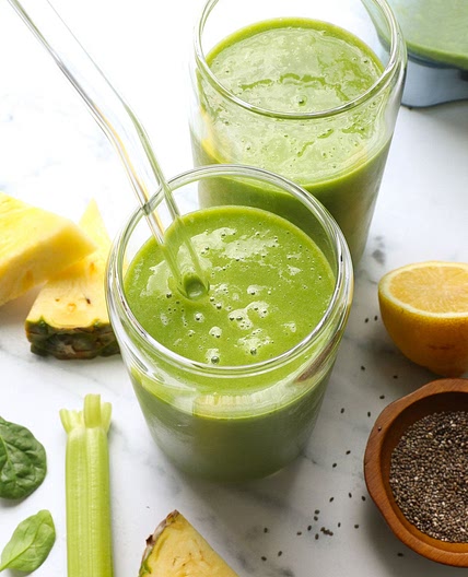 Easy Detox Smoothie (with NO weird ingredients!)