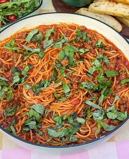 Eenpanspasta met gehakt en tomatensaus