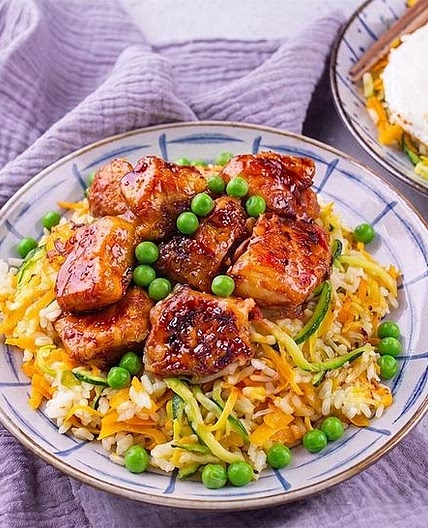 Karaage de Poulet aux Courgettes et Riz Frits