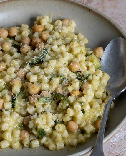 One-Pot Pasta Ceci e Zucchine