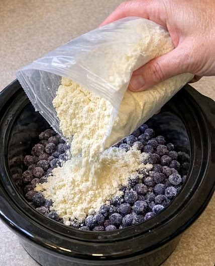 Blueberry lemon dump cake - slow cooker