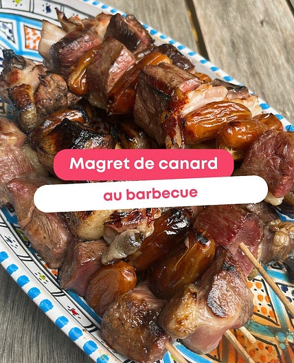 Brochettes de magret de canard au barbecue.