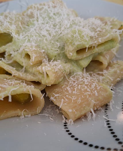 Pasta - Zucchini, almonds and basil pesto