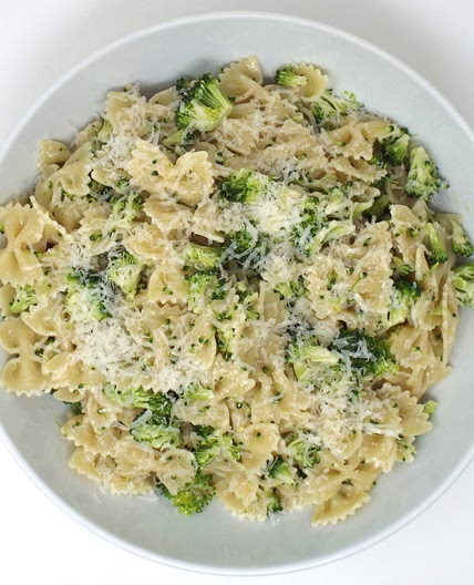 Broccoli Caesar Pasta Salad with Greek Yogurt Dressing