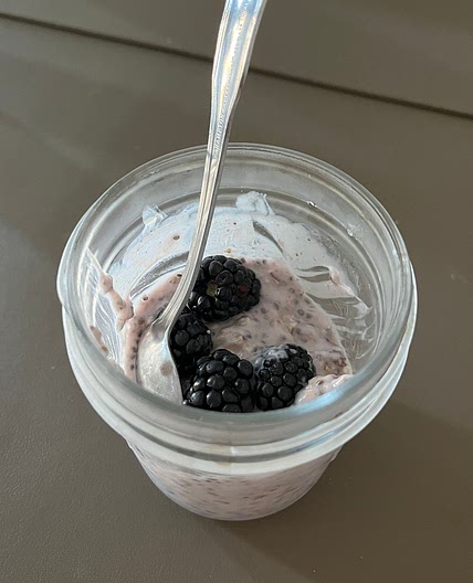 Chia pudding / overnight oats hybrid