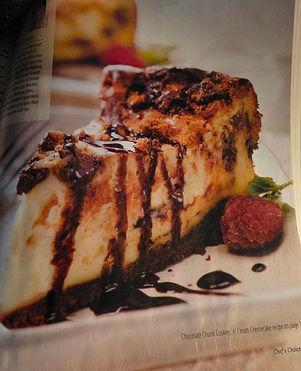 Chocolate Chunk Cookies ’n’ Cream Cheesecake