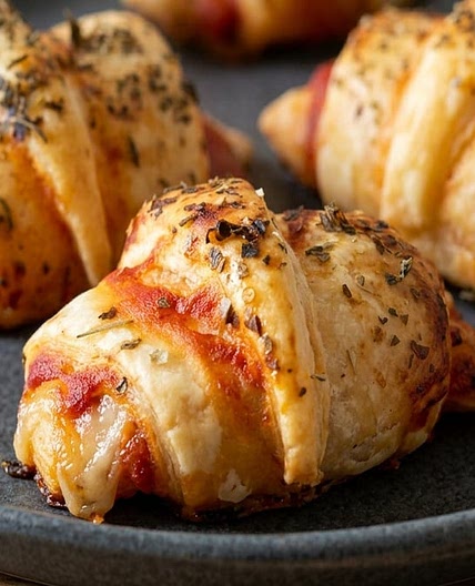 Croissants apéritifs façon pizza