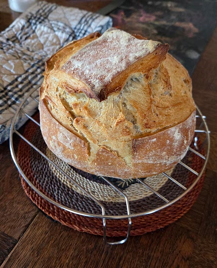 Pain blanc fait à la main et cuisson à la cocotte