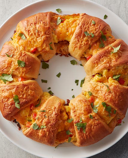 Bacon, Egg and Cheese Brunch Ring