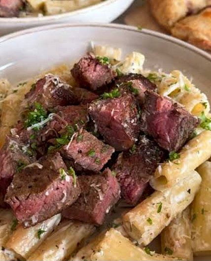 Creamy Garlic Pasta and Steak