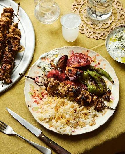 Turkish chicken shish kebab with roasted vegetables (Tavuk şiş)