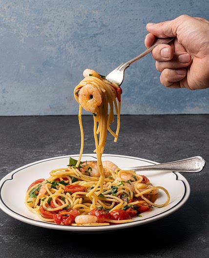 Spaghetti with prawns, chilli and cherry tomatoes